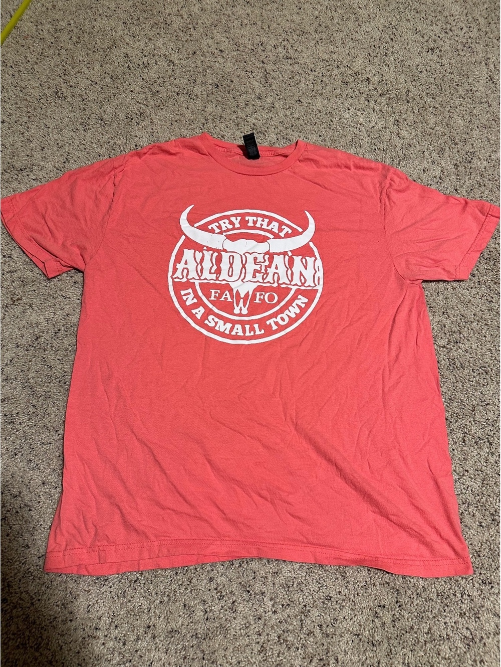 Gildan Softstyle Coral Graphic T-Shirt Size Large